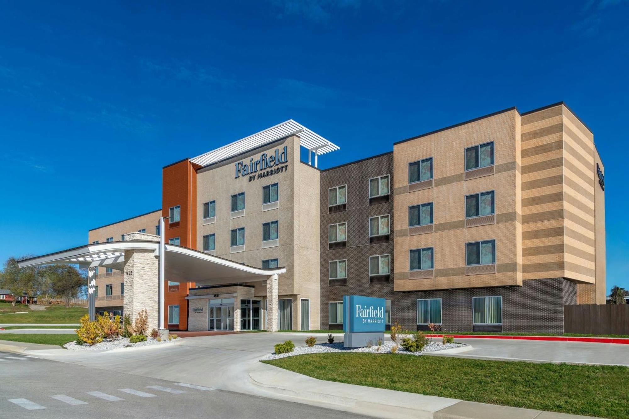 Fairfield By Marriott Inn & Suites Kansas City At The Legends Exterior photo